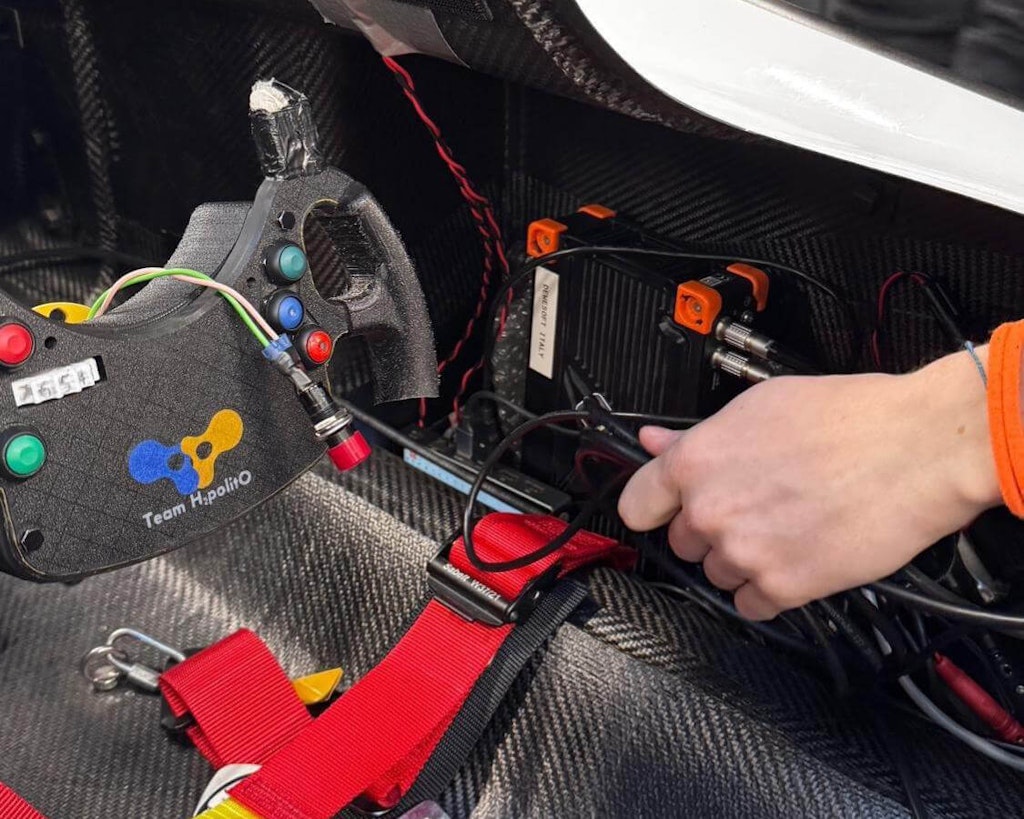 Dewesoft SIRIUS DAQ on the vehicle