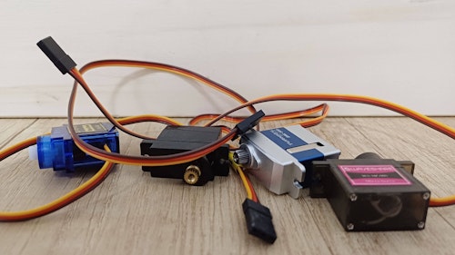 Comparing and Evaluating Servo Motor Accuracy, Efficiency, and Thermal Stability