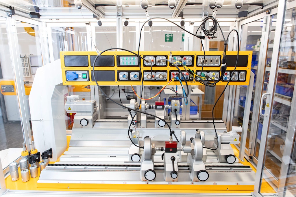 Abb. 4: Der Prüfstand bietet einen guten Überblick über alle Verbindungen