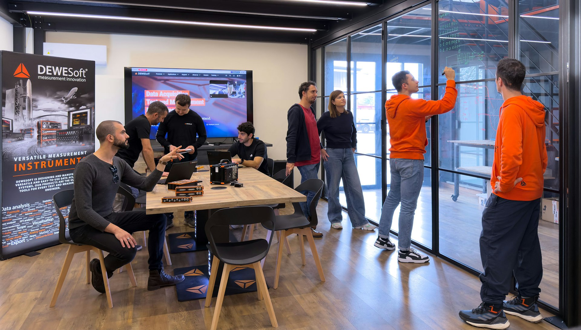 Dewesoft Italy team brainstorming