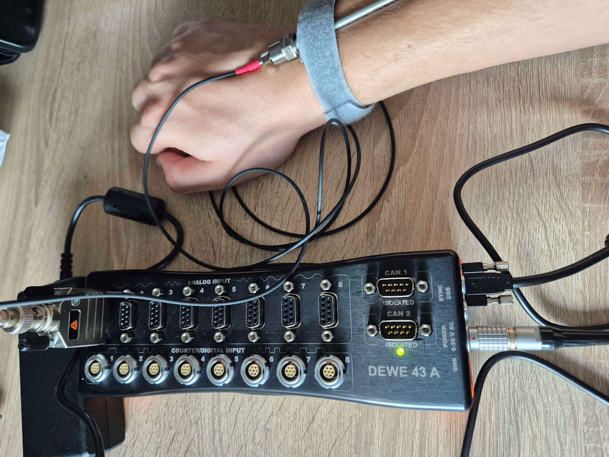 Obsidian R8 Measuring Hand Gesture Motion with Dewesoft DAQ | Dewesoft
