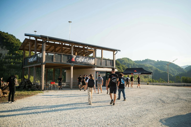 The bas on Lakonca racetrack