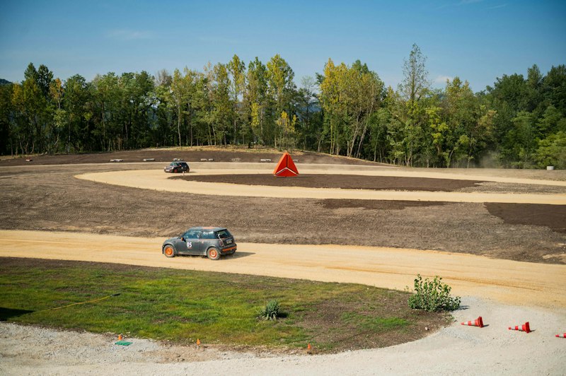 Minis driving on Lakonca racetrack