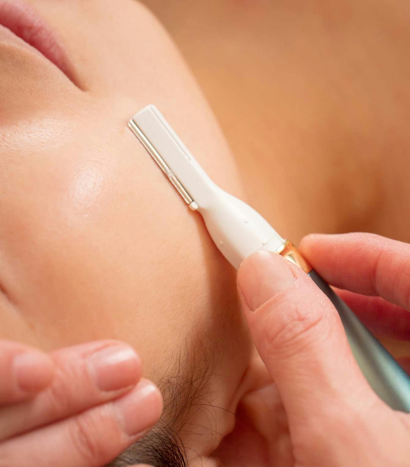 Woman recieving a dermaplaning treamtent