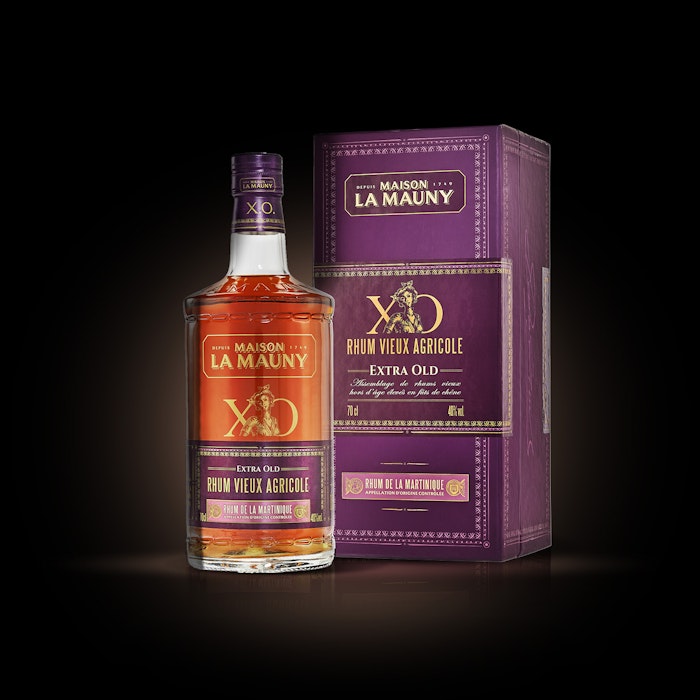 https://www.datocms-assets.com/53554/1646667777-maison-la-mauny_xo_bottle-box.jpg?auto=format&h=700