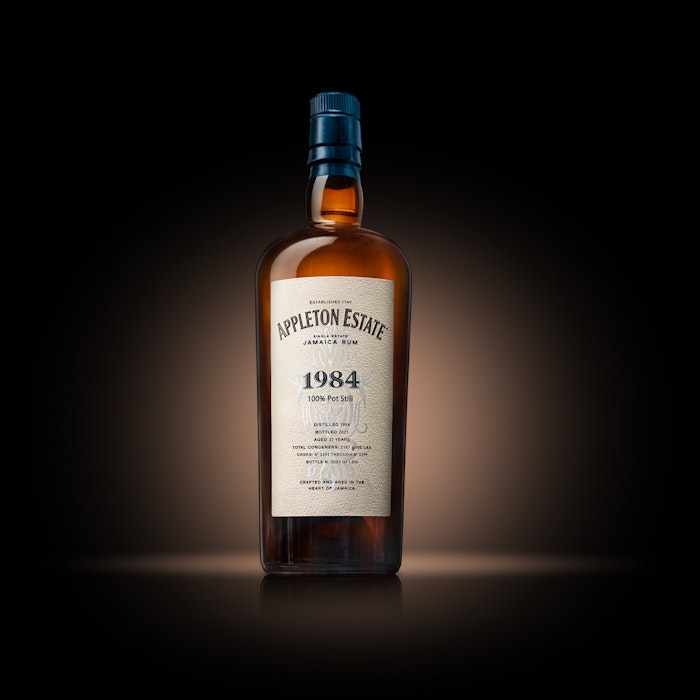 https://www.datocms-assets.com/53554/1647363980-appleton_estate_hearts_collection_1984_bottle_lr_04082021-1.jpg?auto=format&h=700