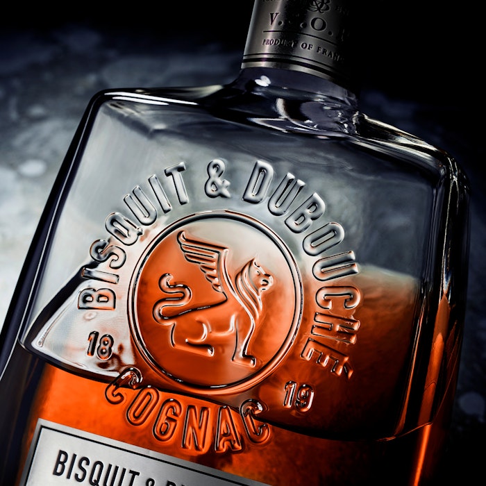 https://www.datocms-assets.com/53554/1650438377-bisquit-dubouche-vsop_02.jpg?auto=format&h=700