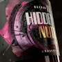 https://www.datocms-assets.com/53554/1651048271-the-hidden-note_01-1.jpg?auto=format&h=90