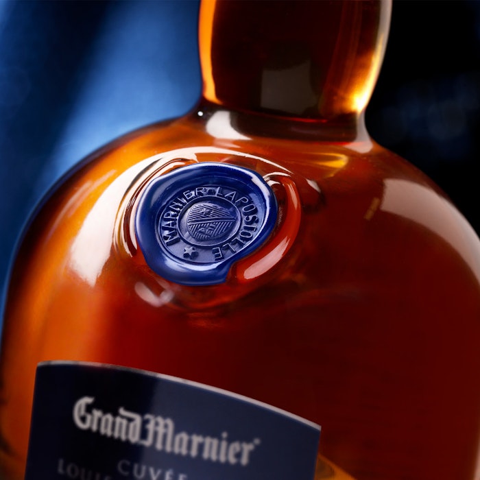 https://www.datocms-assets.com/53554/1651056244-grand-marnier-cuvee-louis-alexandre_02.jpg?auto=format&h=700