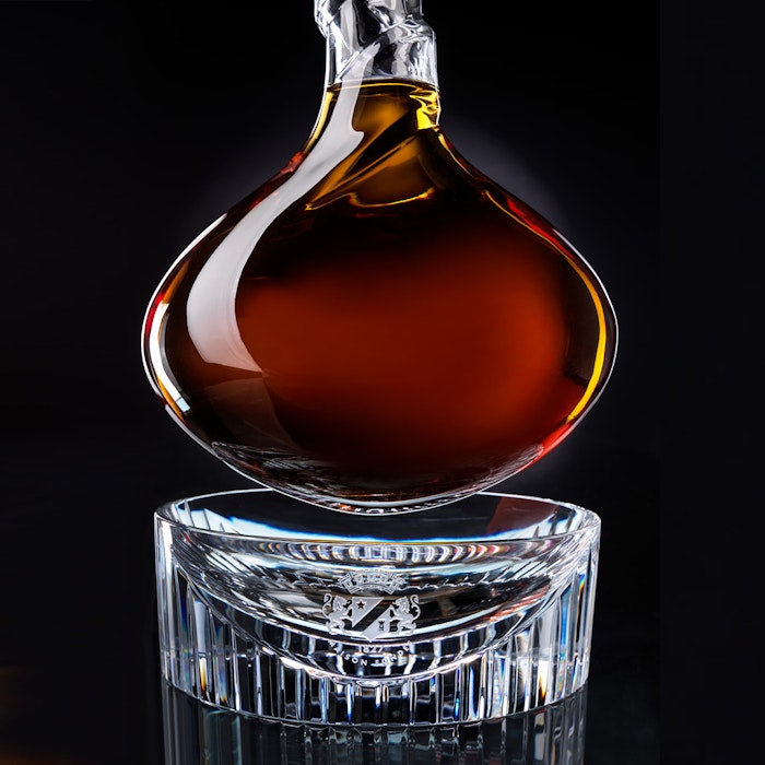 https://www.datocms-assets.com/53554/1651056596-grand-marnier-quintessence_01-1.jpg?auto=format&h=700