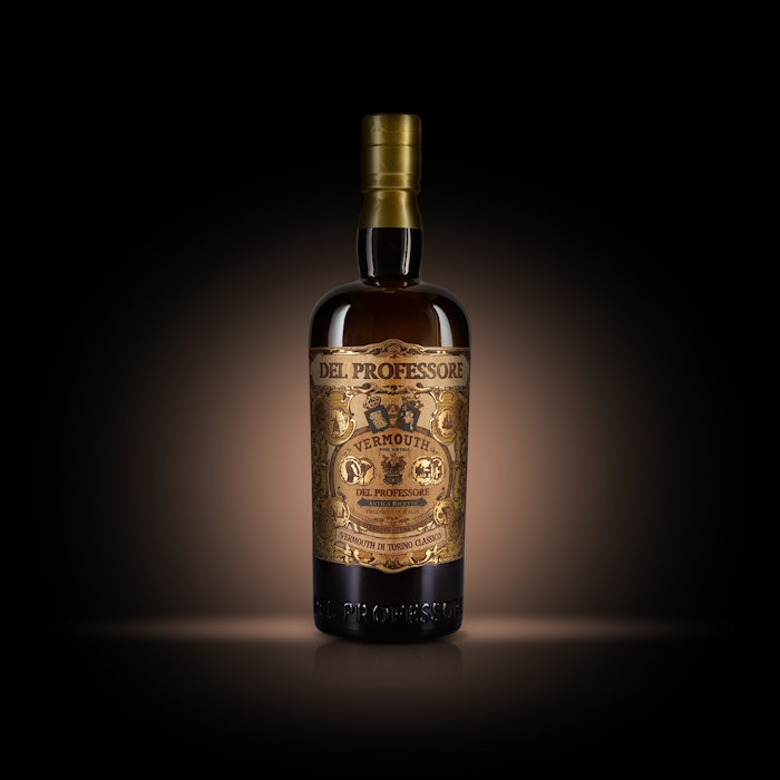 https://www.datocms-assets.com/53554/1665419949-delprofessore-vermouth-classico-1.jpg?auto=format&h=700