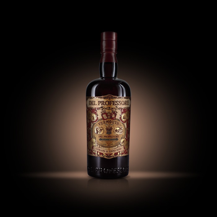 https://www.datocms-assets.com/53554/1665420404-delprofessore-vermouth-rosso-1.jpg?auto=format&h=700