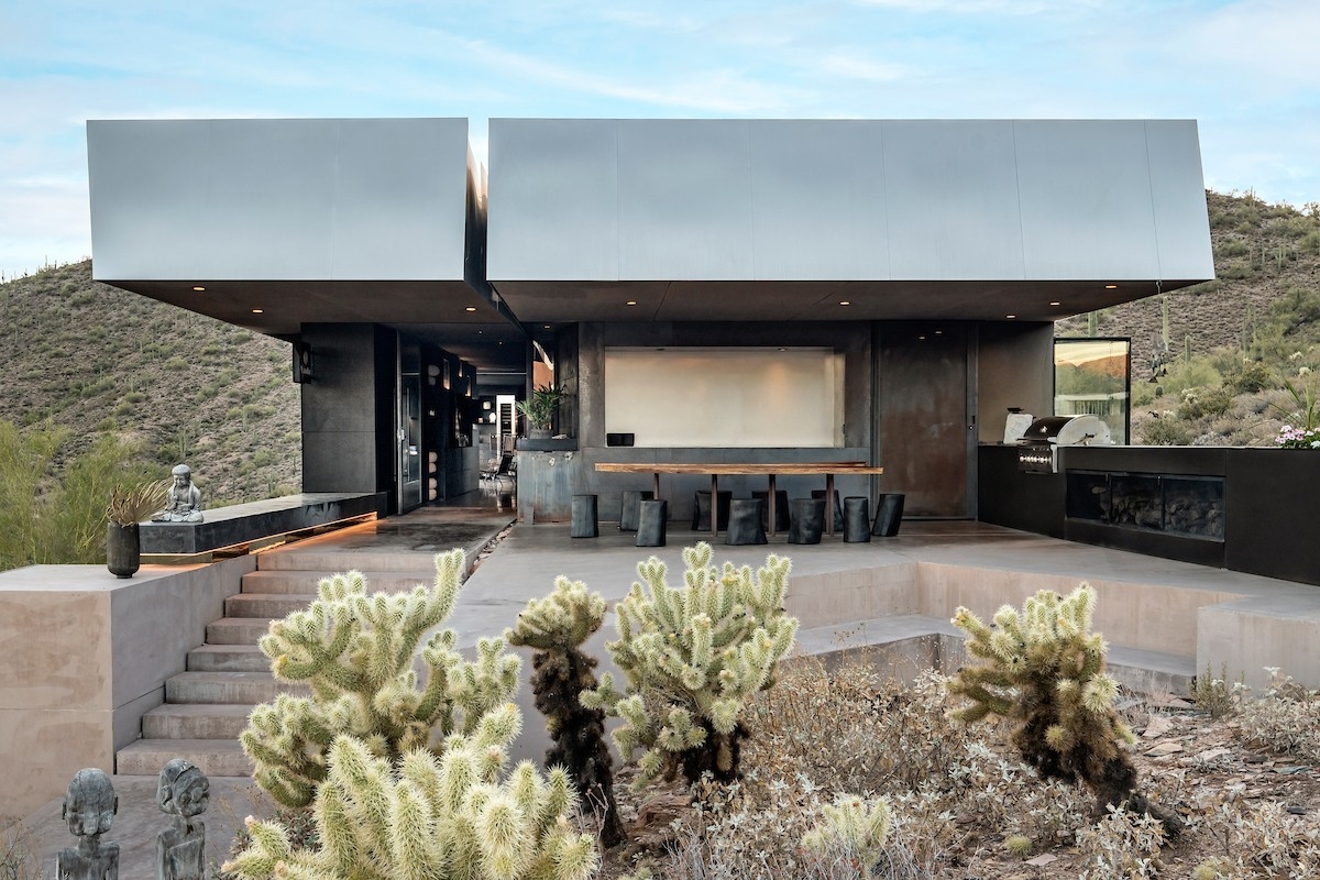 Wander Cave Creek outdoor patio