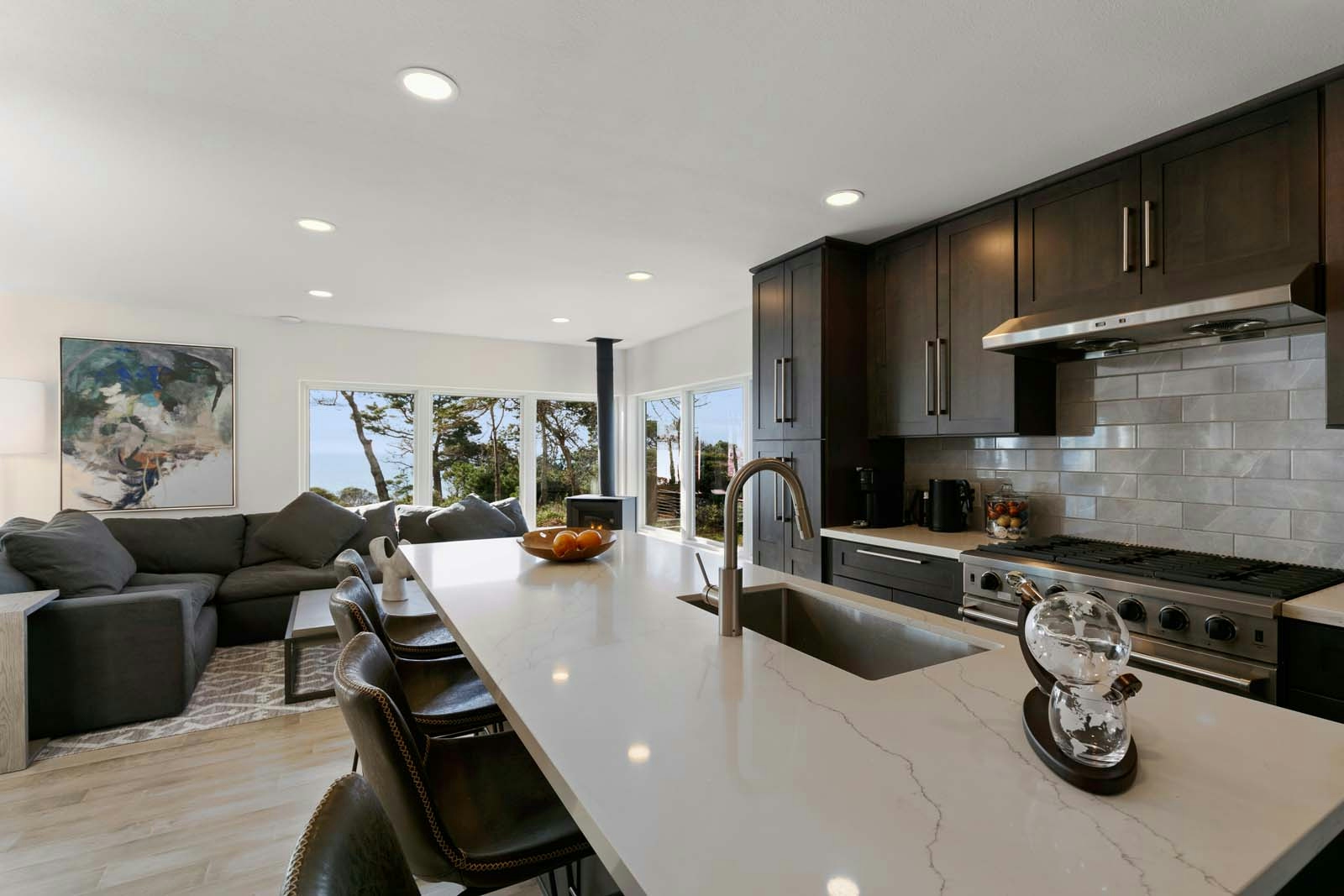 Wander vacation rentals with private hot tub