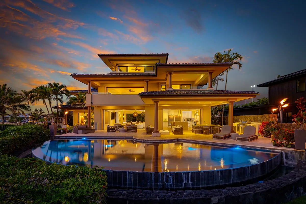 Welcome to your large group retreat in Kailua-Kona