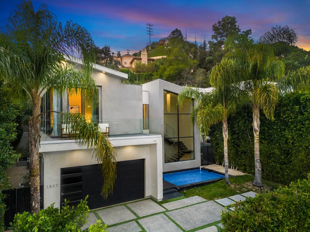 Welcome to your large group retreat in Beverly Hills