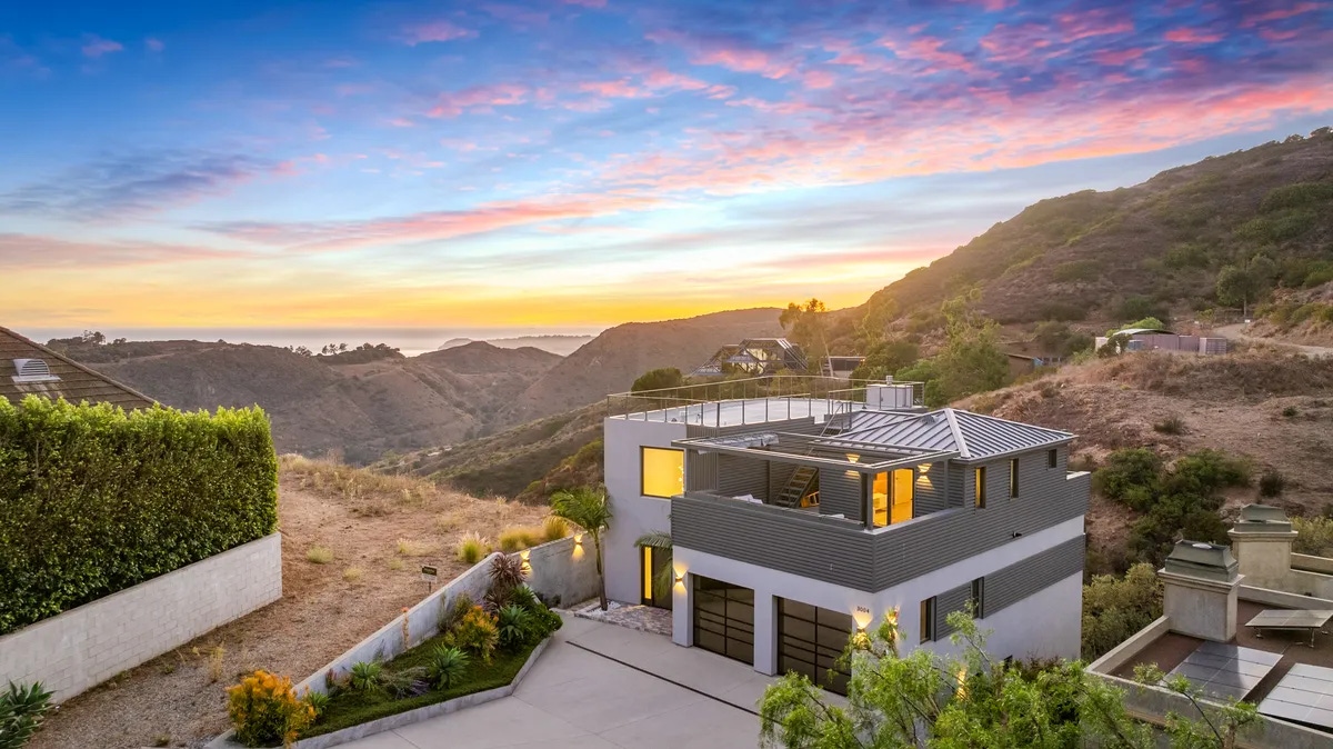 Welcome to your large group retreat in Malibu