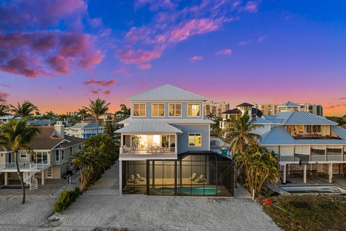 Welcome to your large group retreat in Fort Myers Beach