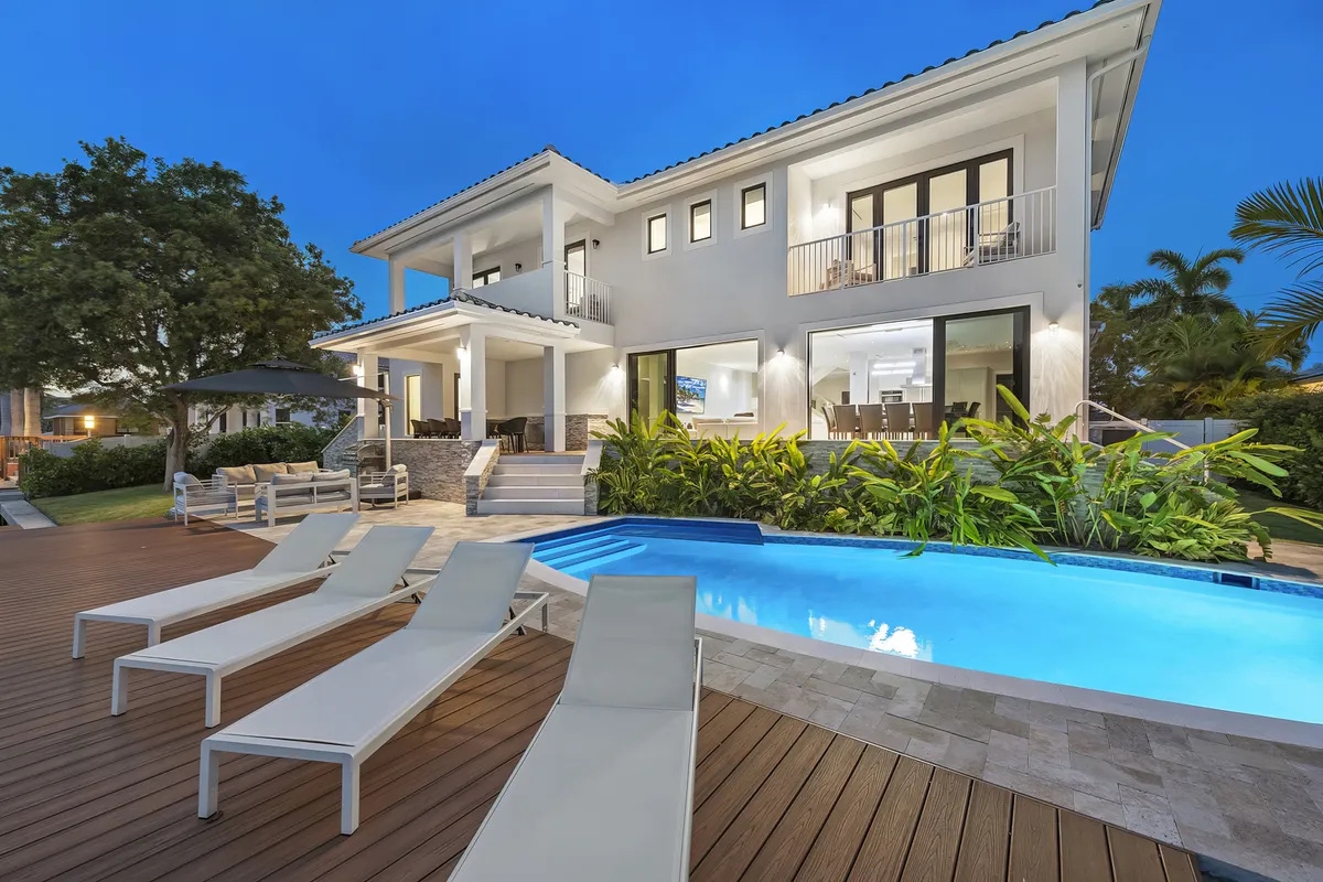 Discover more large groups activities in Hollywood