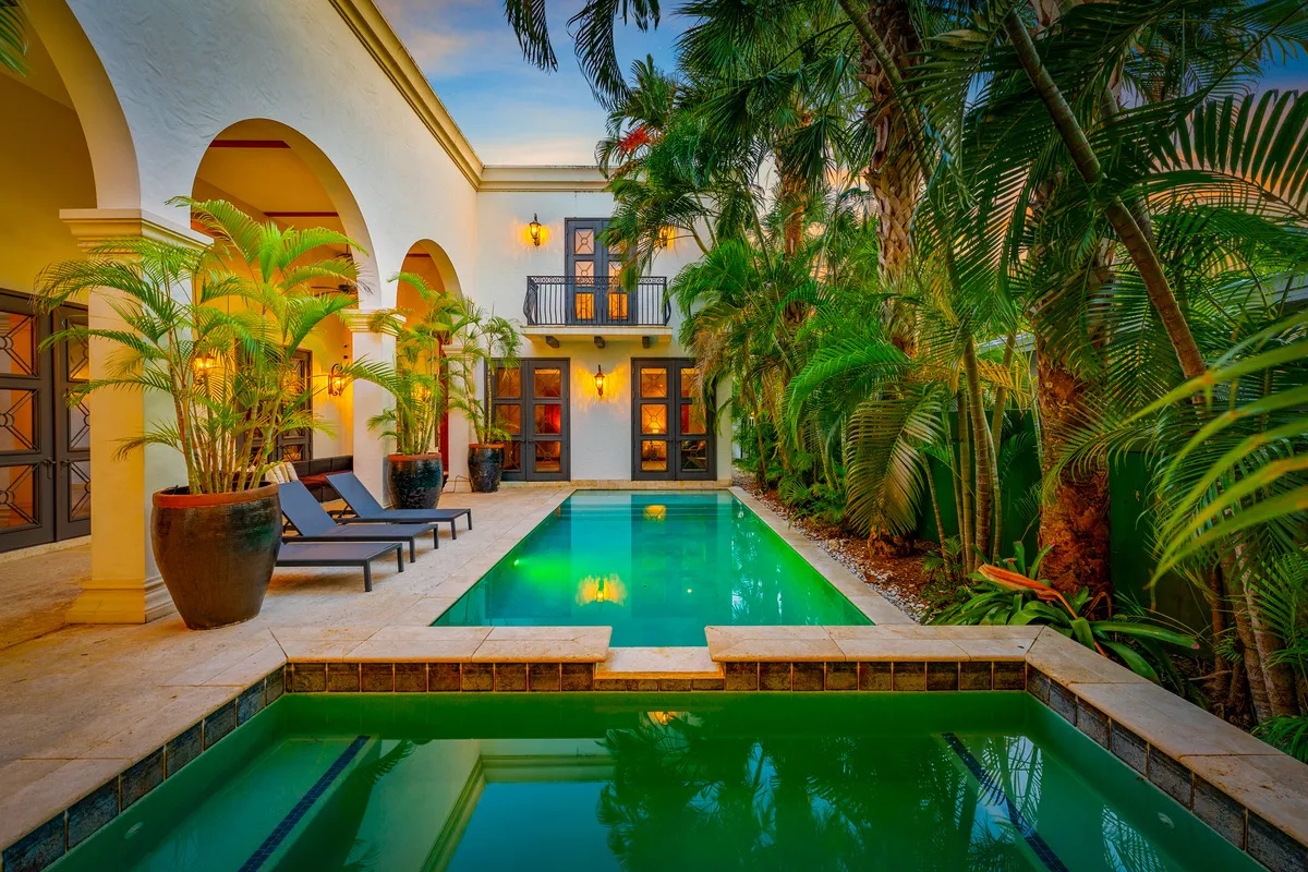 Discover more large groups activities in Fort Lauderdale