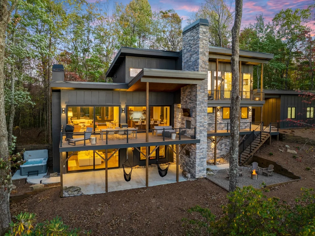 Discover more large groups activities in Tennessee