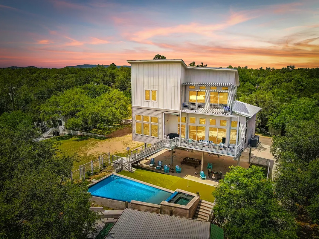 Discover more large groups activities in Texas