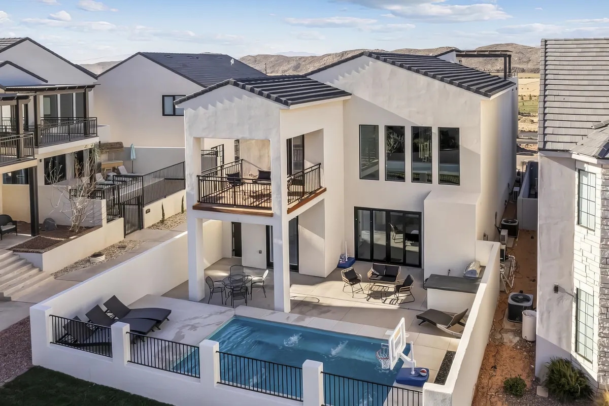 Welcome to your large group retreat in Hurricane