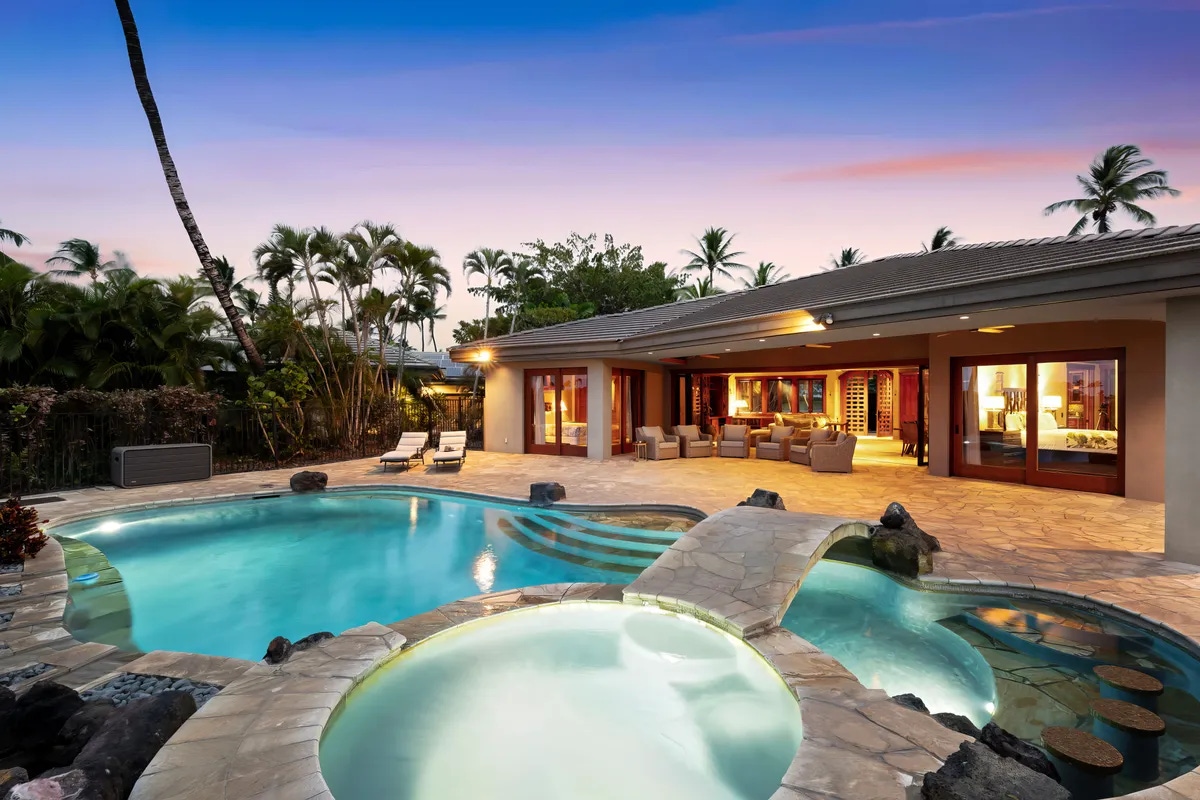 Discover more large groups activities in Hawaii