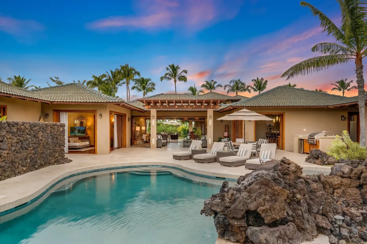 Welcome to relaxing hot tub escapes in Waimea