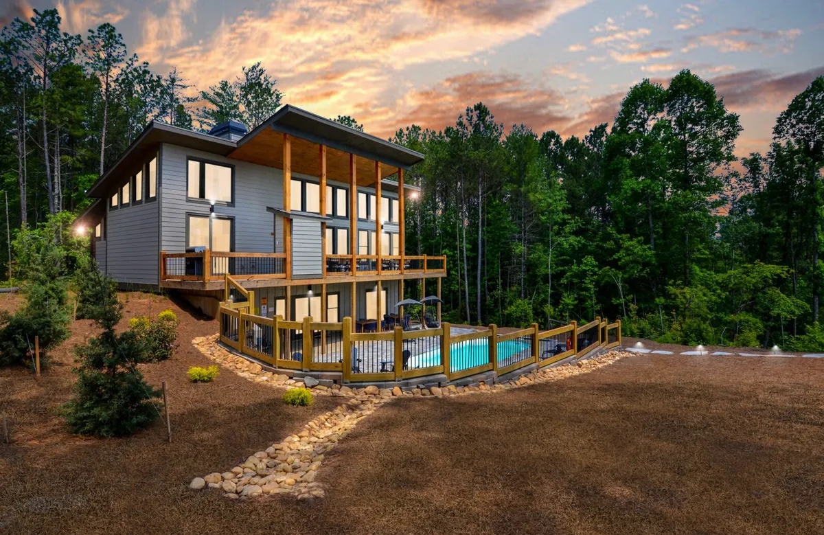 Welcome to private poolside luxury in Ellijay