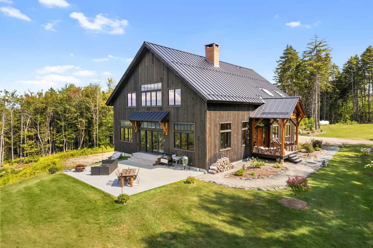 Welcome to your large group retreat in Ludlow