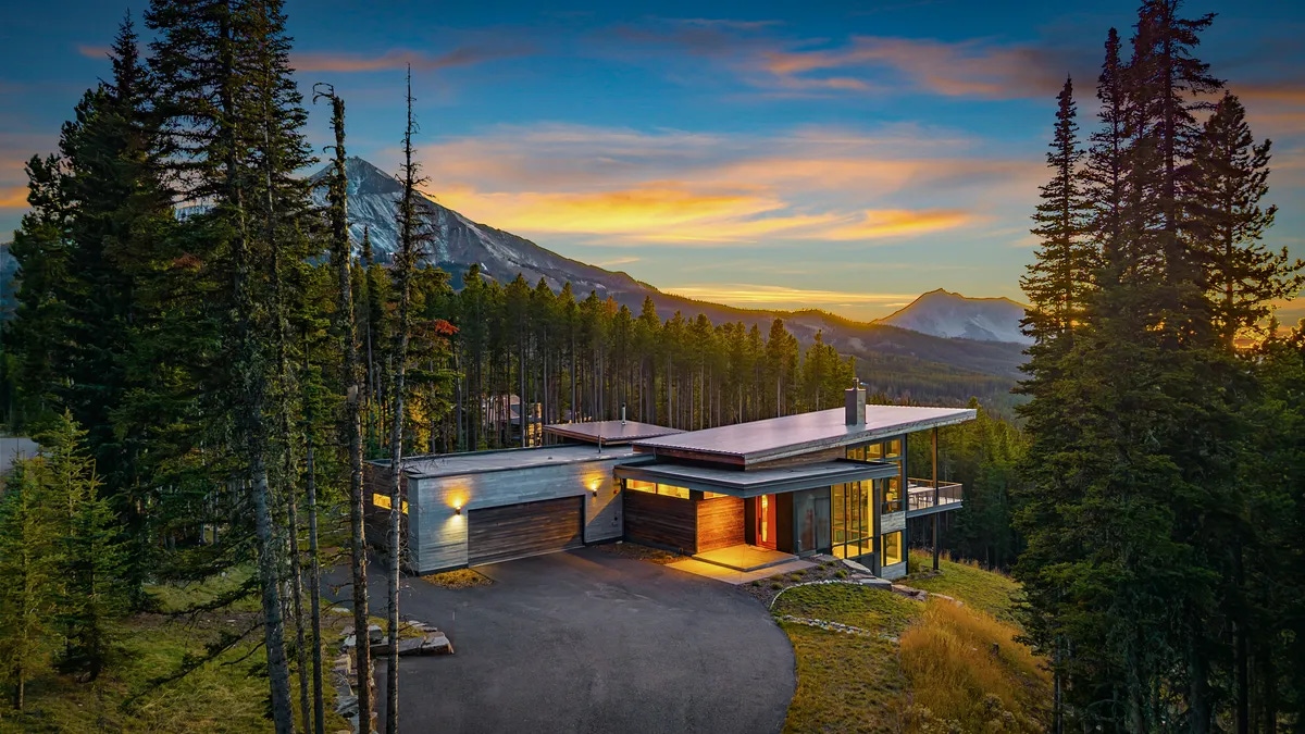 Discover more pet-friendly spots in Big Sky