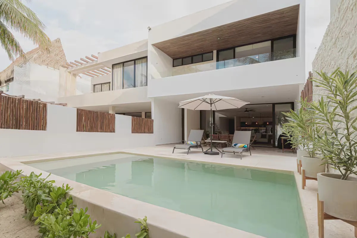 Discover more large groups activities in Chicxulub