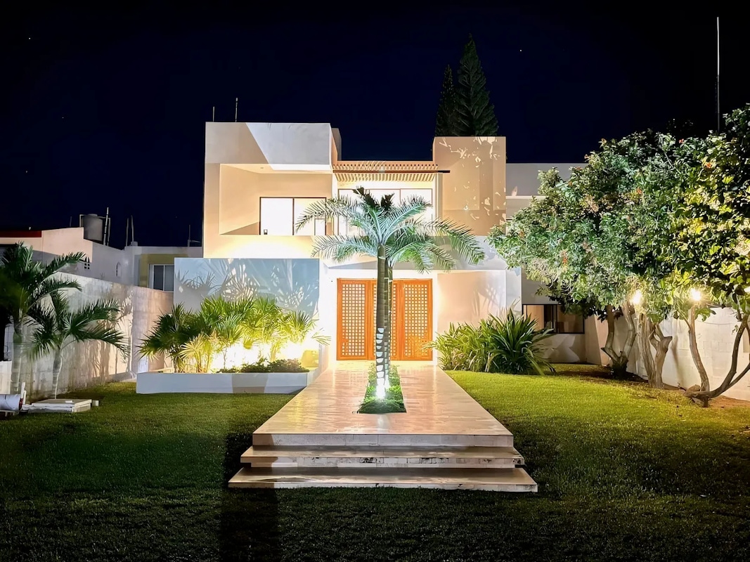 Welcome to your large group retreat in Chicxulub