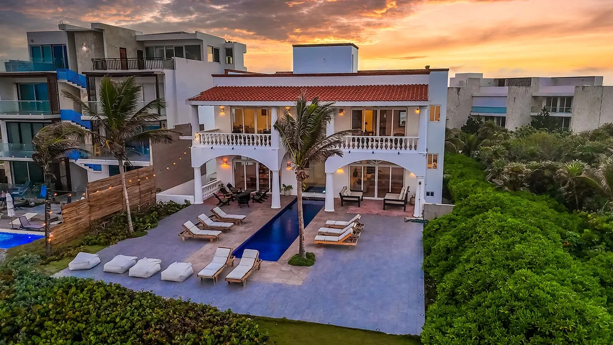 Welcome to the shores of San Miguel de Cozumel