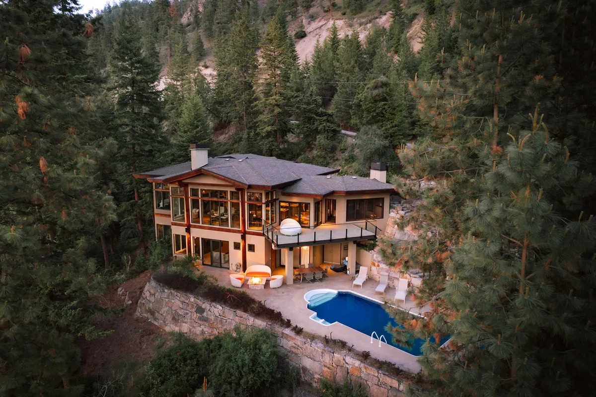 Welcome to your large group retreat in Canada