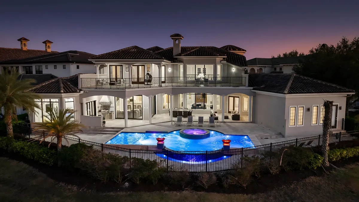 Discover more large groups activities in Kissimmee