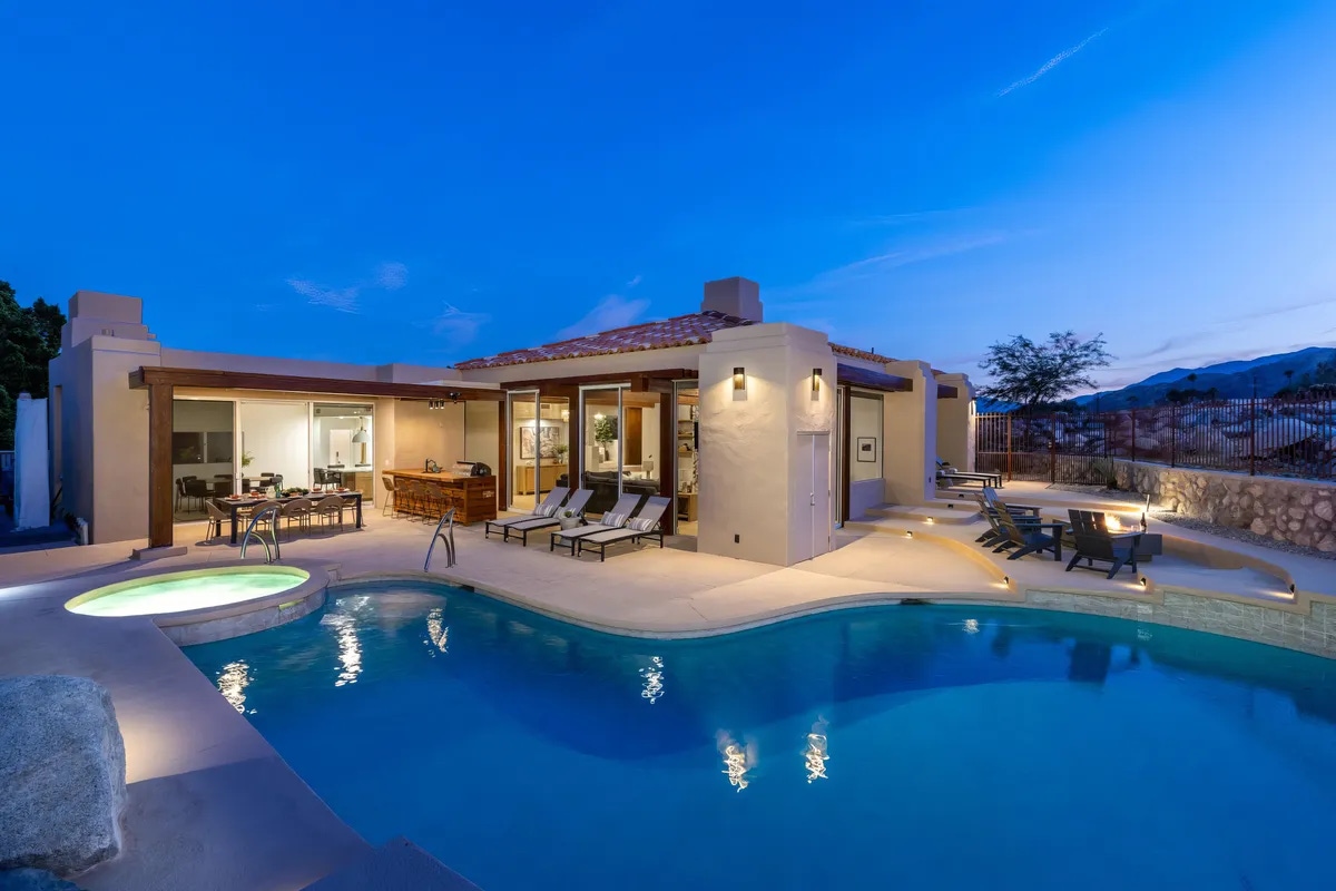 Discover more large groups activities in Palm Springs