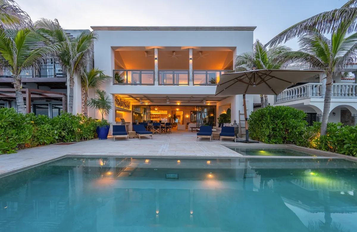 Welcome to private poolside luxury in San Miguel de Cozumel