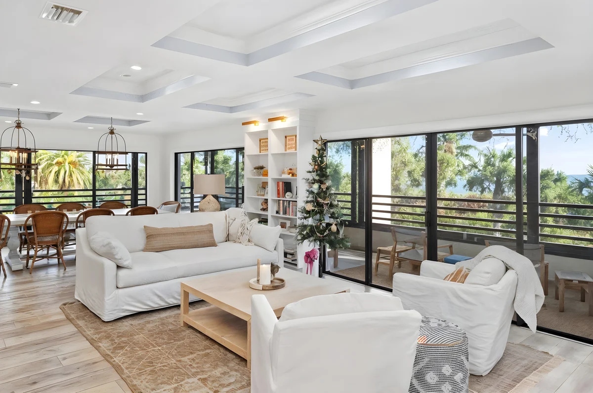 Discover more pet-friendly spots in Sanibel