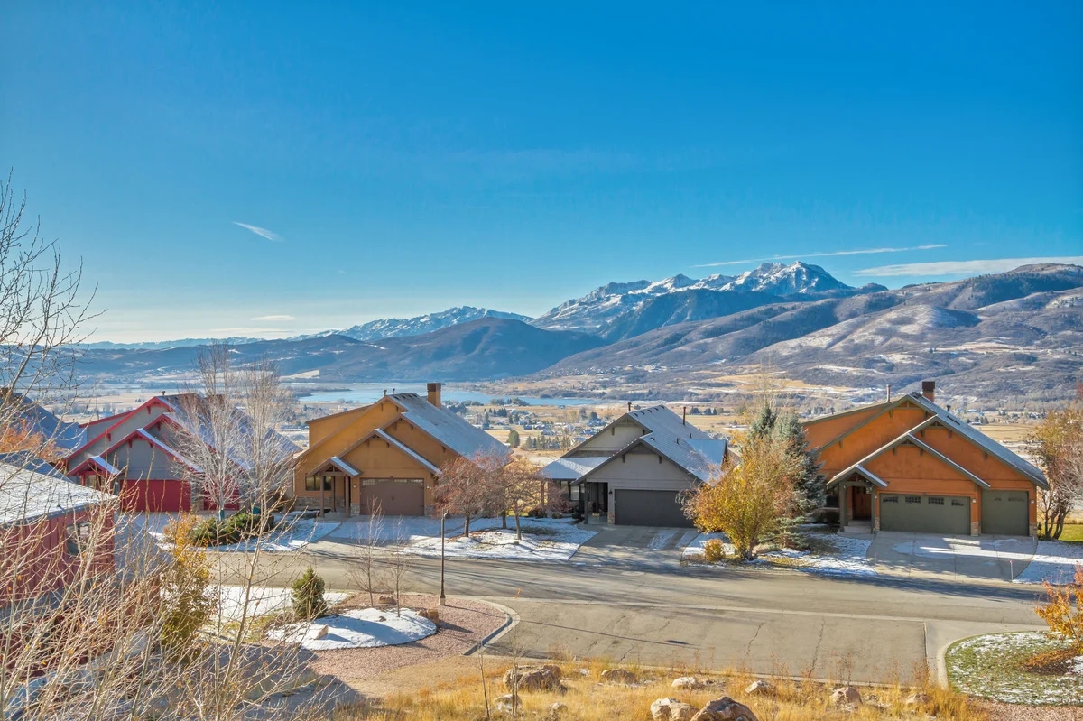 Welcome to relaxing hot tub escapes in Eden