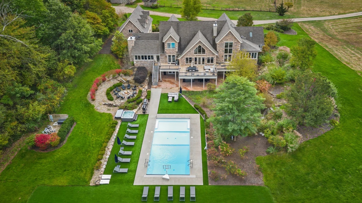 Discover more large groups activities in Indiana