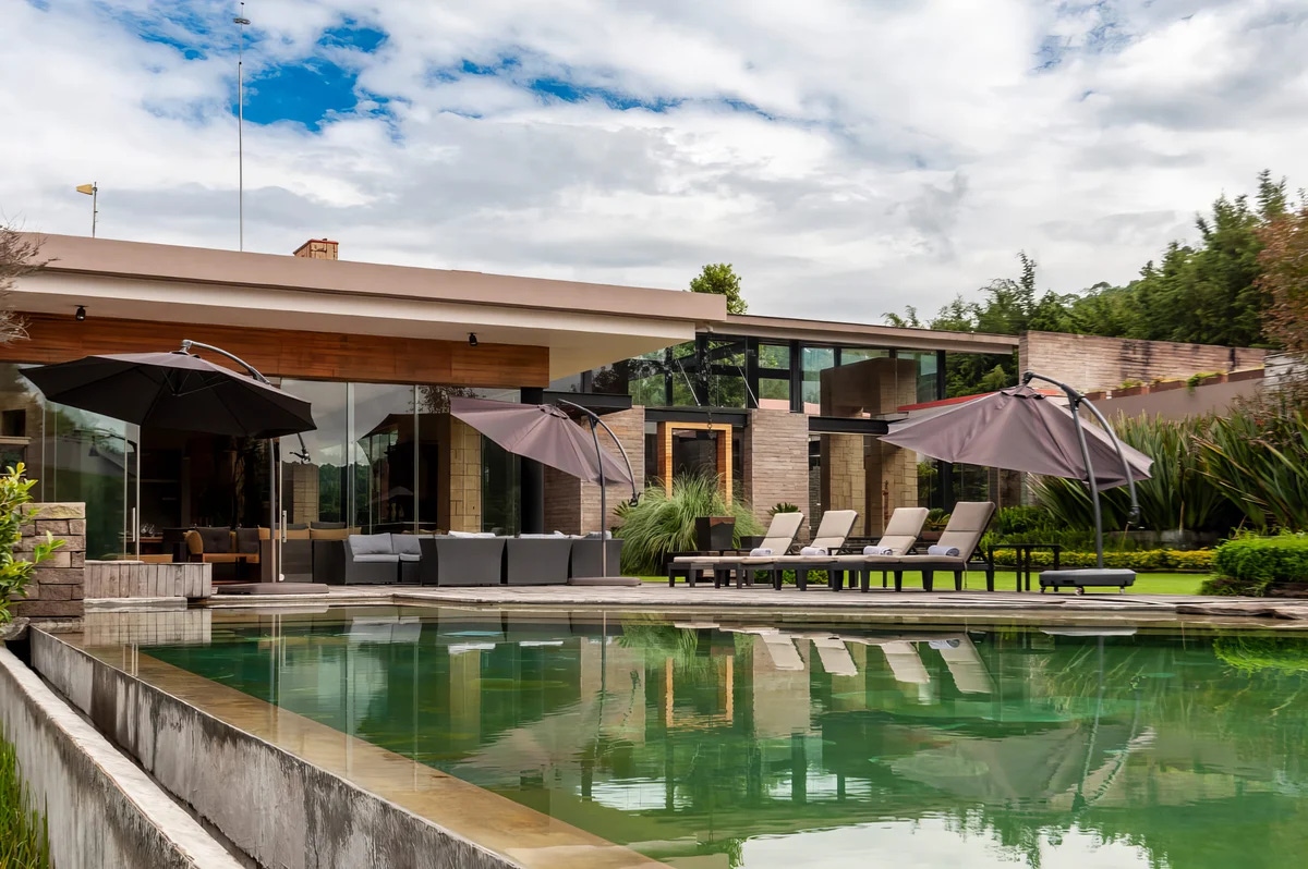 Welcome to your large group retreat in Valle de Bravo