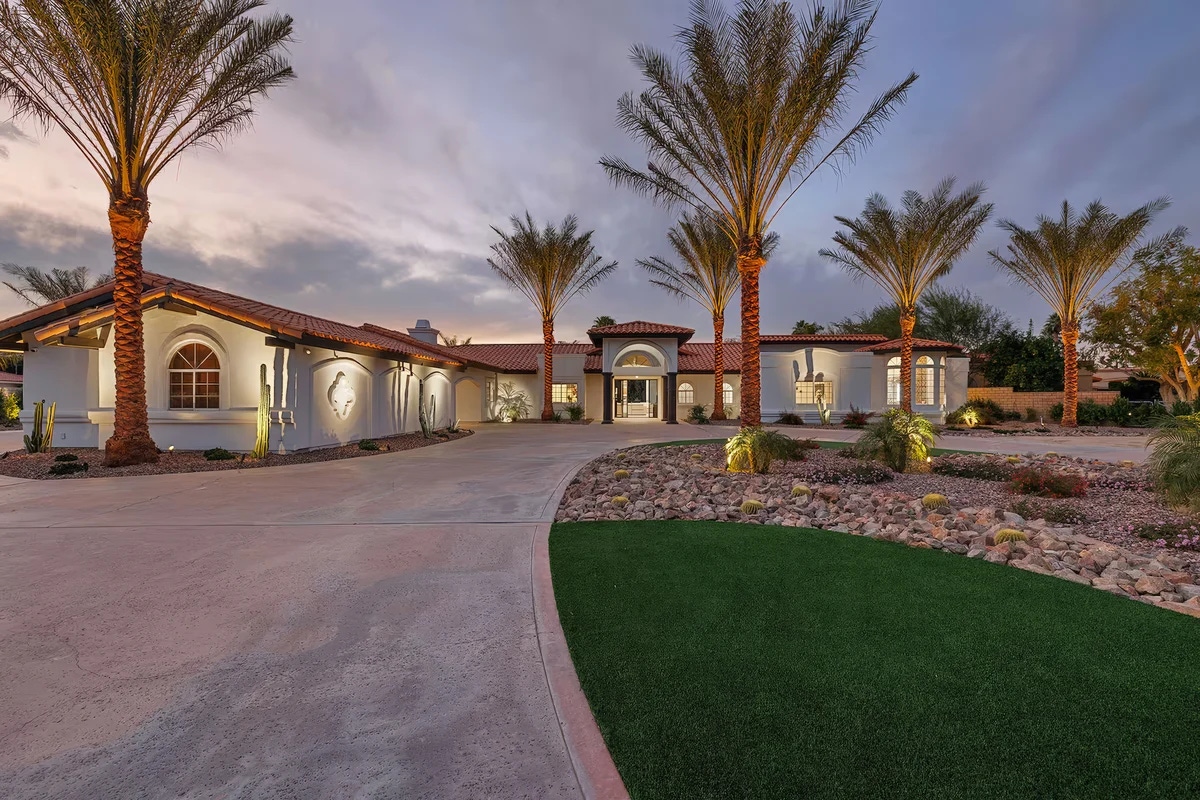Welcome to your large group retreat in Palm Desert