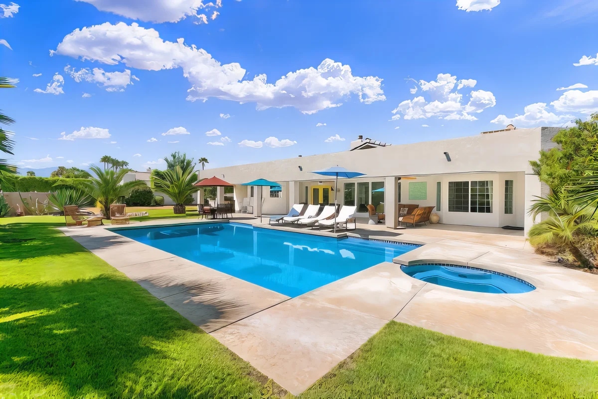 Welcome to relaxing hot tub escapes in Indian Wells