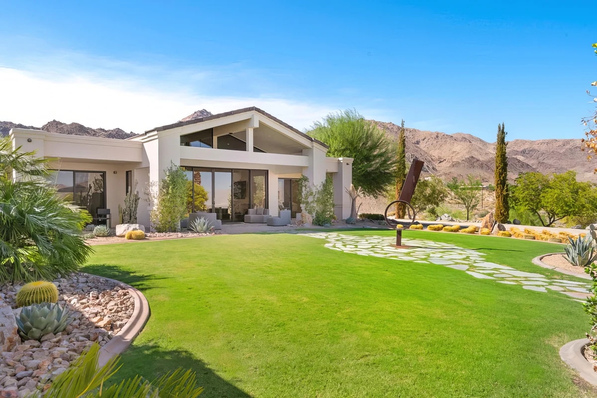 Welcome to relaxing hot tub escapes in Palm Desert