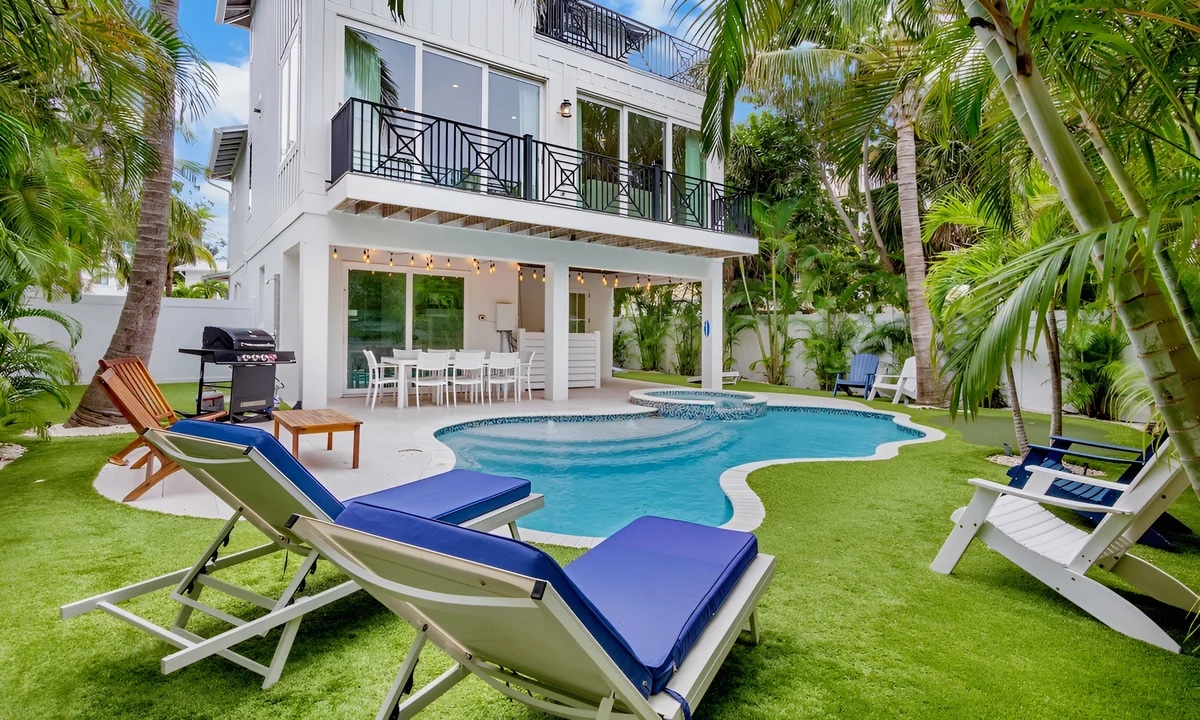 Welcome to your large group retreat in Anna Maria