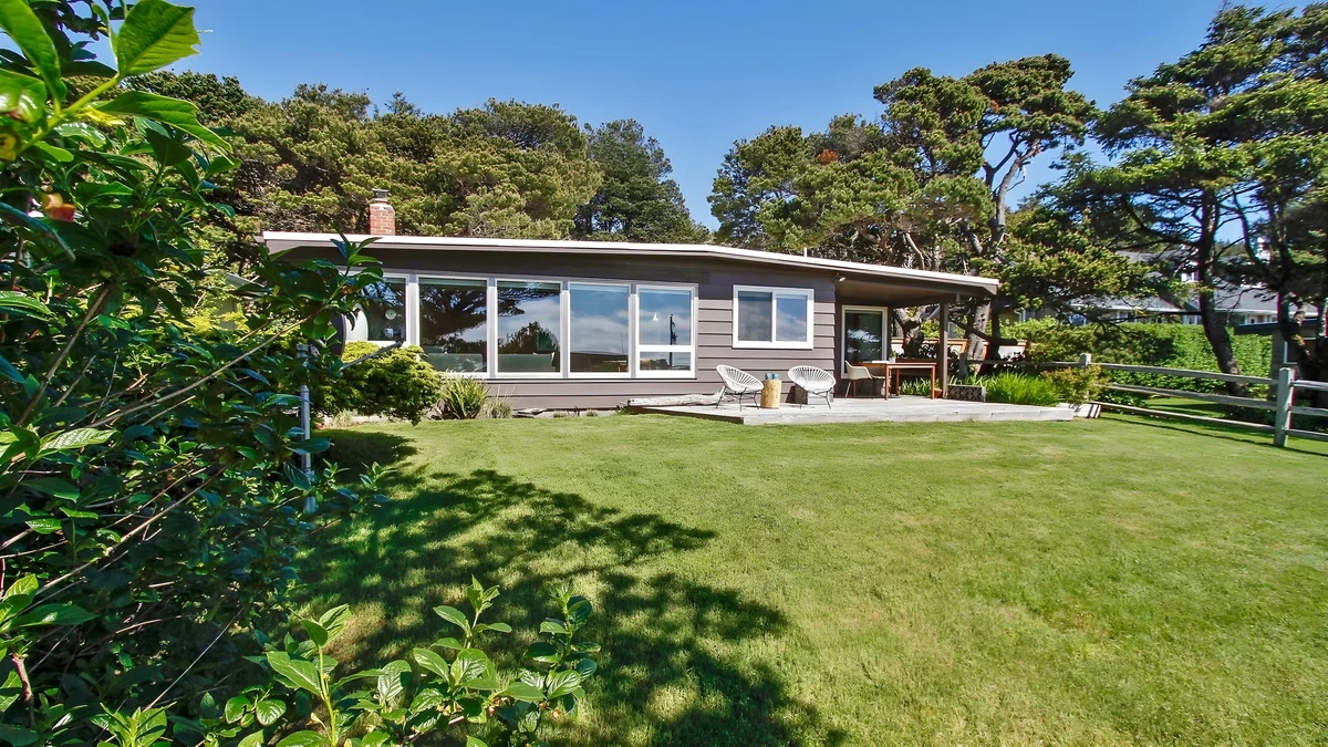 Discover more of Cannon Beach