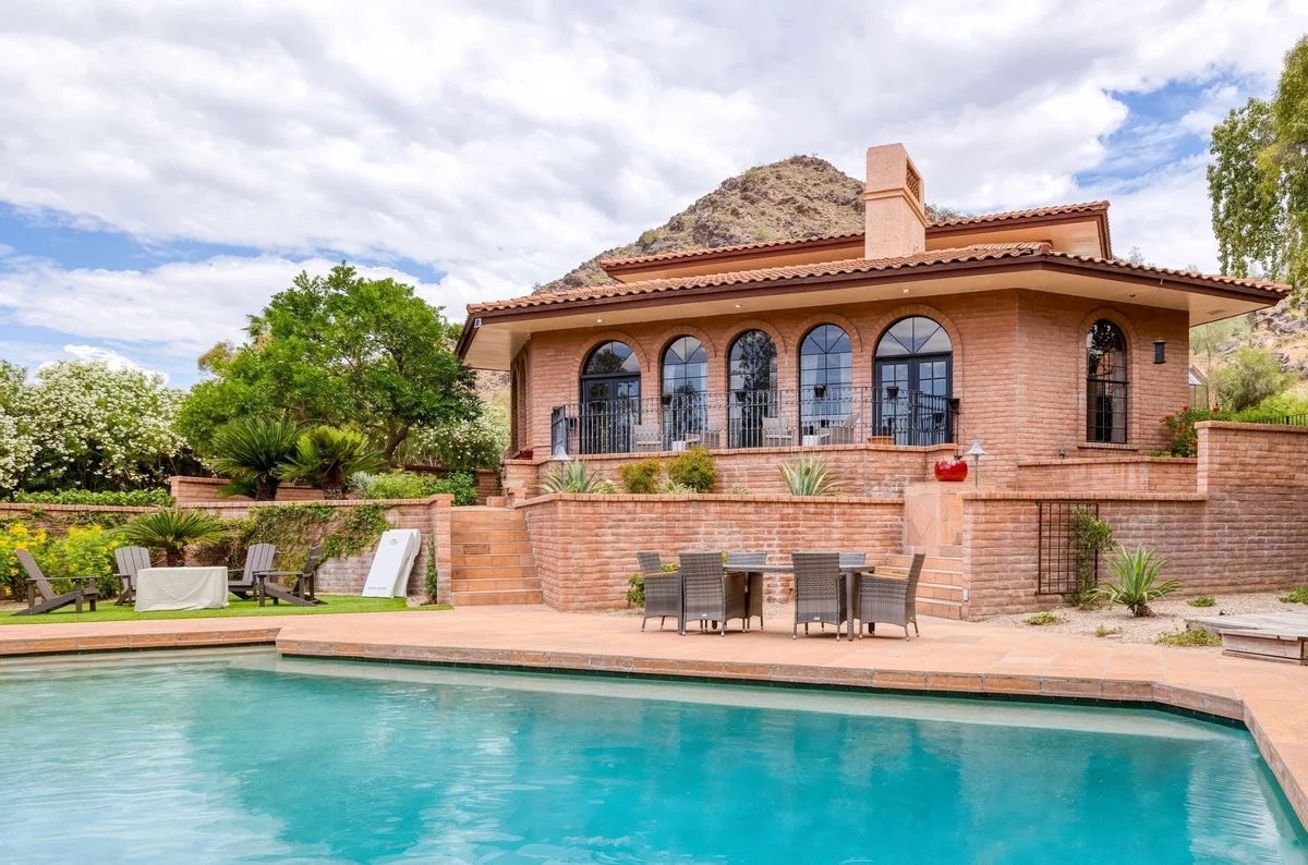 Welcome to pet-friendly Paradise Valley