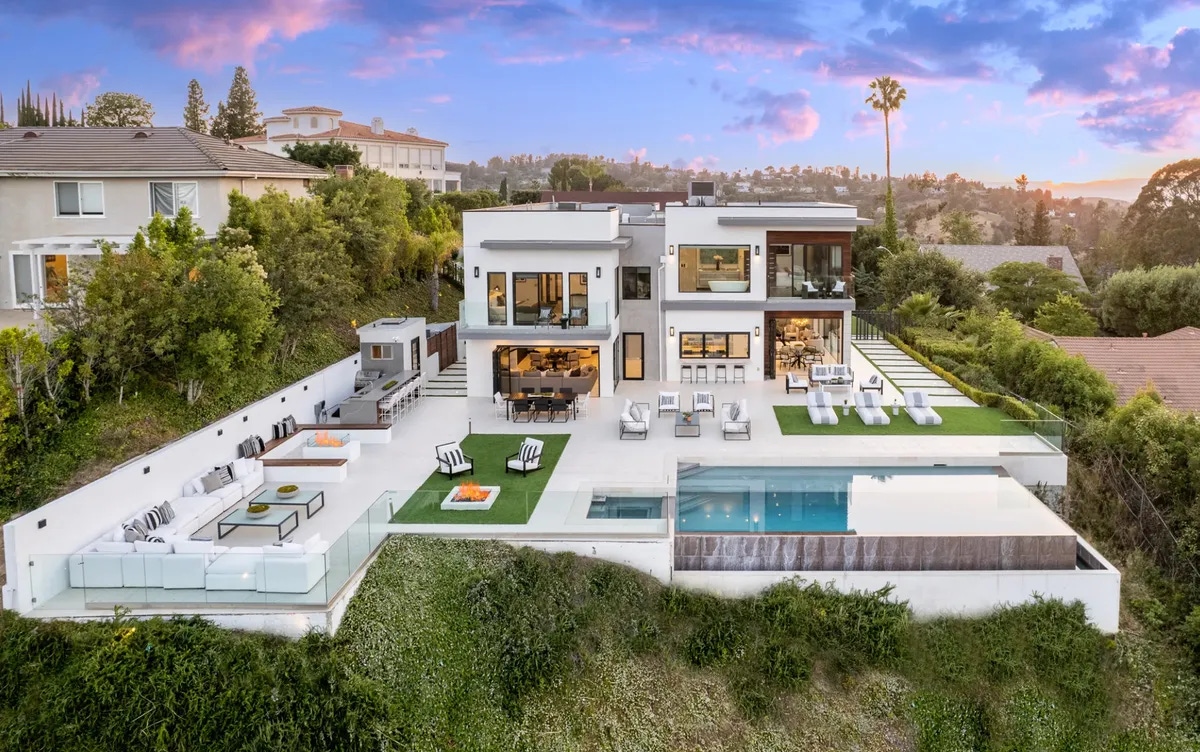 Welcome to family adventures in Tarzana, Los Angeles